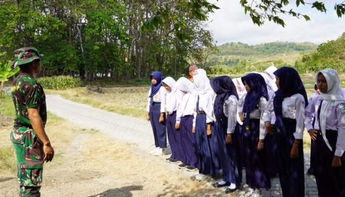 Tanamkan Karakter Kedisiplinan, Satgas TMMD 125 Bojonegoro bekali Pelajar dengan Wasbang dan PBB