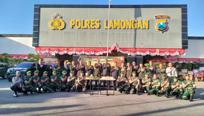 Hangatnya Sinergi: Dandim Lamongan Beri Kejutan Istimewa Di Hari Bhayangkara Ke-79