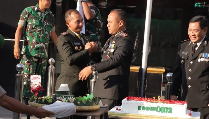 Khidmat Peringatan Hari Bhayangkara Ke-79 Di Lamongan, Kapolres Bacakan Amanat Kapolda Jatim: “Polri untuk Masyarakat”