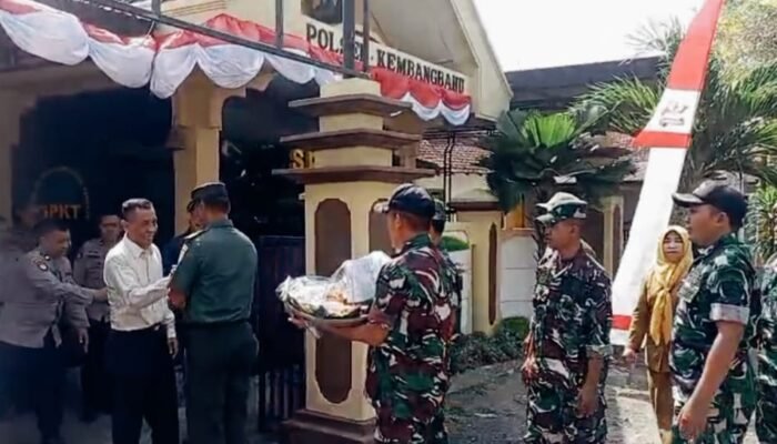 Penuh Kejutan Dan Keakraban, Koramil Kodim 0812/Lamongan Hadirkan Momen Hangat Di Hari Bhayangkara Ke-79
