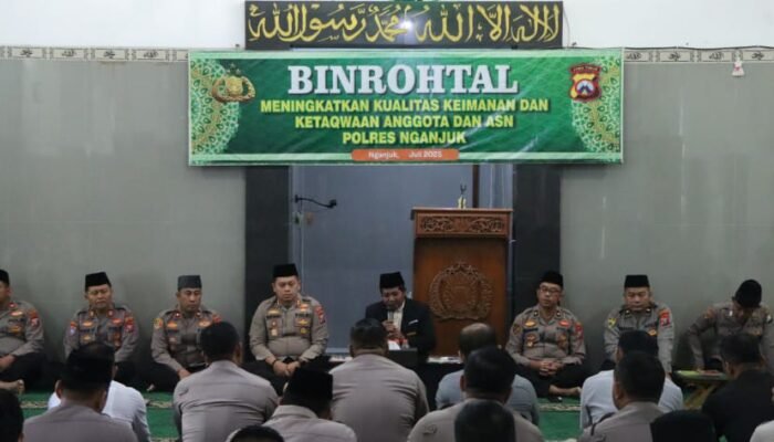 Polres Nganjuk Gelar Binrohtal, Kapolres Ajak Anggota Tingkatkan Rasa Syukur
