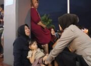Beri Trauma Healing, Polwan Polresta Banyuwangi Dampingi Korban Selamat KMP Tunu Pratama Jaya
