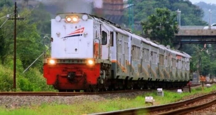 Duka Di Rel Lamongan: Pejalan Kaki Tewas Tertabrak Kereta Argo Anjasmara