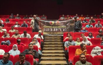 Menginspirasi Dan Menggugah Hati, Prajurit Kodim 0812/Lamongan Nobar Film Believe Di Sidoarjo