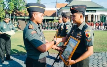 Dandim Lamongan Pimpin Upacara Tradisi: Merangkai Perpisahan, Menyambut Harapan
