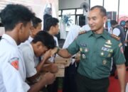 Gubernur Jatim Disambut Hangat Dandim Lamongan, Serahkan Bantuan Sosial Untuk Masyarakat Pesisir