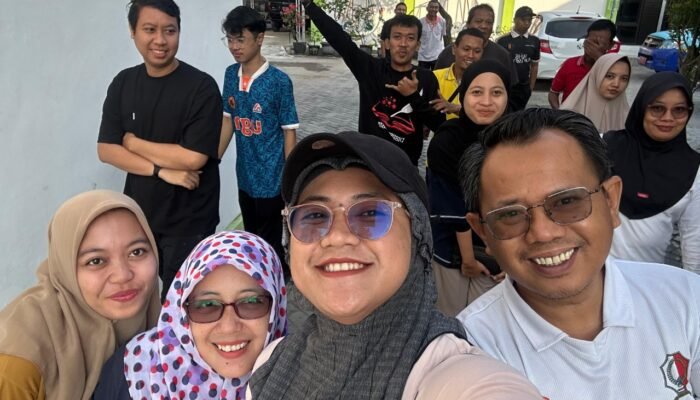 Dispussip Bojonegoro Jalan Santai Bareng Pegawai: Sehat Solid Semangat