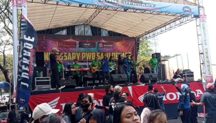 PWB Kian Eksis, Ultah Ke-10 Dimeriahkan Tokoh Penting dan Aksi Sosial di Stadion Sudirman