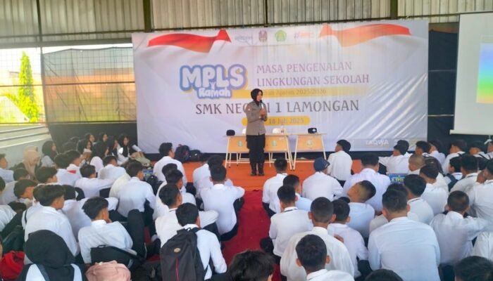 Satbinmas Polres Lamongan Tanamkan Nilai Anti Kekerasan dan Anti-Judi Online di SMKN 1 Lamongan