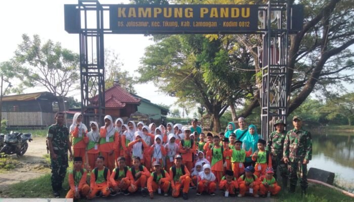 Belajar Bersama Alam, MI Nurul Huda Jelajahi Kampung Pandu Kodim Lamongan