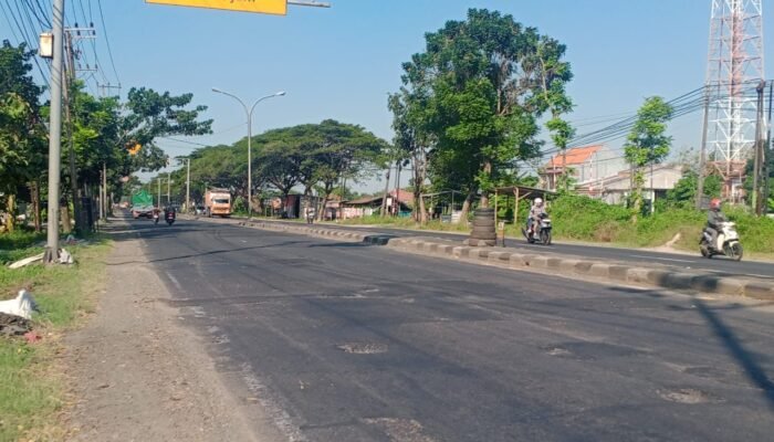 Jalan Rusak Dan Lampu Jalan Mati Di Lamongan Babat: Di Mana Tanggung Jawab Pemerintah