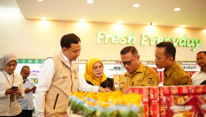 Polres Kediri Kota Bersama TPID Sidak Beras Premium di Sejumlah Pasar Modern