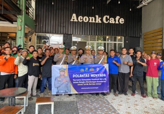 Ngopi Bareng Polantas Di Aconk Cafe Merajut Kesadaran Berlalu Lintas Bersama Komunitas Lamongan