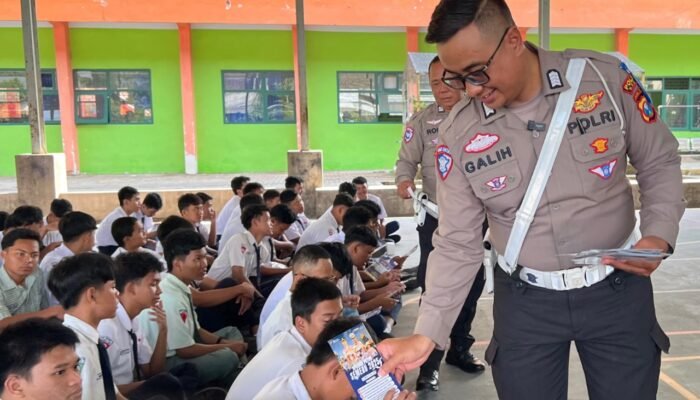 Siswa SMAN 1 Wates Kediri Dibekali Polisi Ilmu Lalu Lintas