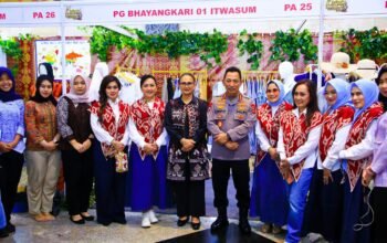 Kapolri Tinjau Bazar Kreasi Bhayangkari Nusantara 2025, Dorong Pertumbuhan UMKM