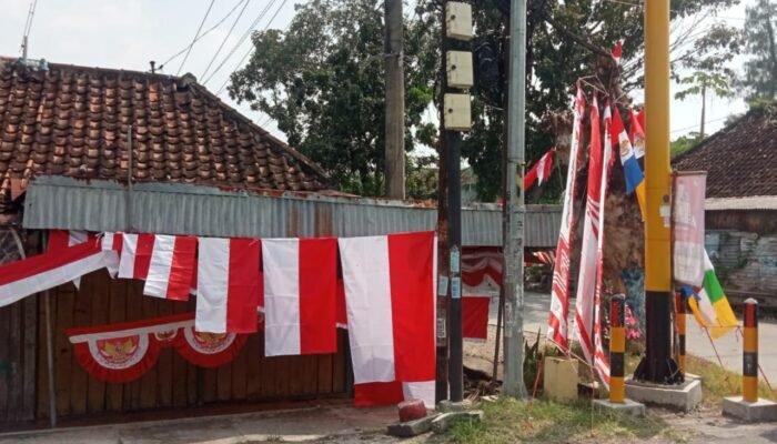 Jelang 17 Agustus, Atribut Kemerdekaan Menyebar di Bojonegoro Tapi Masih Sepi Peminat