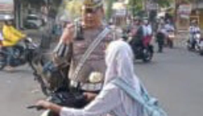 Polres Kediri Edukasi Keselamatan Penggunaan Sepeda Listrik kepada Pelajar