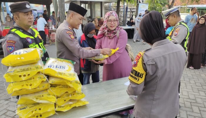 Polsek Bojonegoro Kota Gandeng Pemuda Muhammadiyah Gelar Gerakan Pangan Murah, 1 Ton Beras Terjual