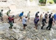 Bersama Warga, Satgas TMMD 125 Bojonegoro Kebut Pengerjaan Rehabilitasi Check Dam