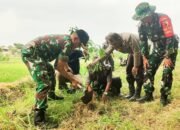 Sukseskan Program Unggulan KASAD, Satgas TMMD 125 Bojonegoro dan Warga Soko Tanam Ribuan Bibit Pohon Produktif