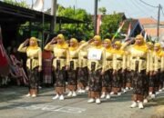 Lomba Gerak Jalan Penuh Kreativitas, Warga Kebonsari Semarakkan HUT RI