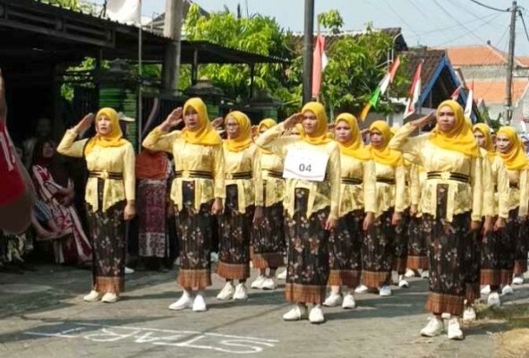 Lomba Gerak Jalan Penuh Kreativitas, Warga Kebonsari Semarakkan HUT RI