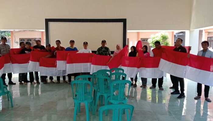 Semarak Merah Putih Di Kalitengah: Danramil Dan Muspika Ajak Warga Kibarkan Bendera