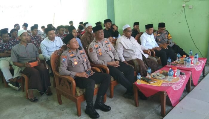 Tebar Benih Harapan Polres Lamongan Dan Ponpes Rodhotus Sholikin Tanam Jagung Serentak.