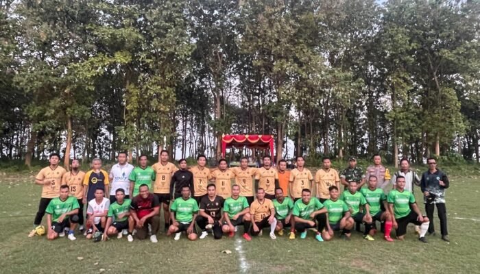 Sepak Bola dan Silaturahmi Dandim Lamongan, Bang Takir FC, dan YLP Rajut Damai Lewat Sepak Bola