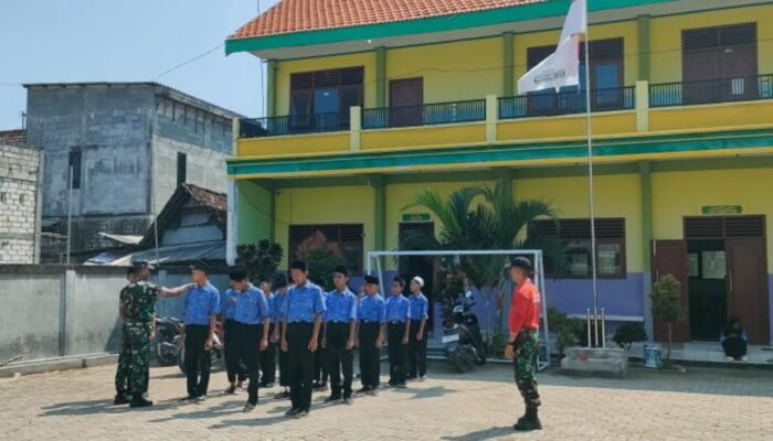 Kodim Lamongan Tempa Disiplin Siswa Lewat Latihan PBB Jelang HUT RI Ke-80