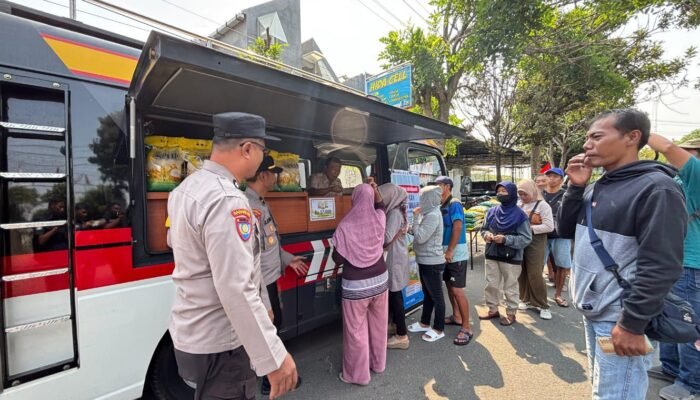 Polres Kediri Kota Sukses Gelar Penjualan Beras SPHP dalam Program GPM di Gor Joyoboyo