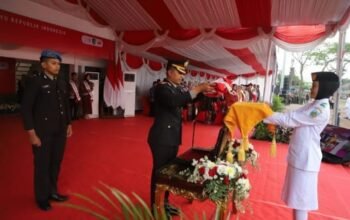 Khidmat, Kapolres Kediri Pimpin Upacara Penurunan Bendera HUT RI ke-80