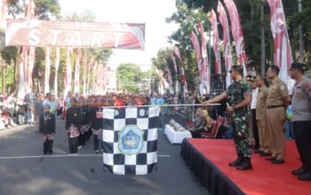 Meriahkan HUT Ke-80 RI, Dandim Lamongan Bersama Forkopimda Lamongan Lepas Lomba Gerak Jalan SD/MI