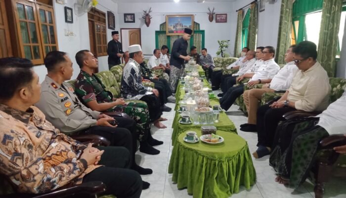 Dandim Lamongan dan Forkopimda Sambut Kunjungan Kepala Staf Kepresidenan