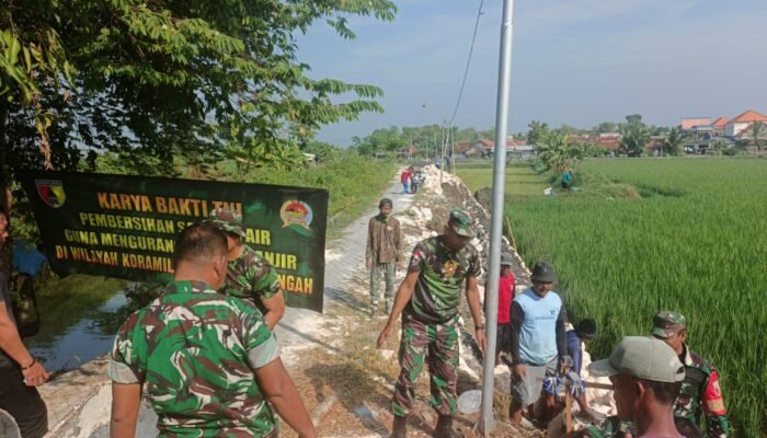 TNI Dan Warga Bahu-Membahu Perbaiki Saluran Air, Demi Desa Kalitengah Yang Bebas Banjir