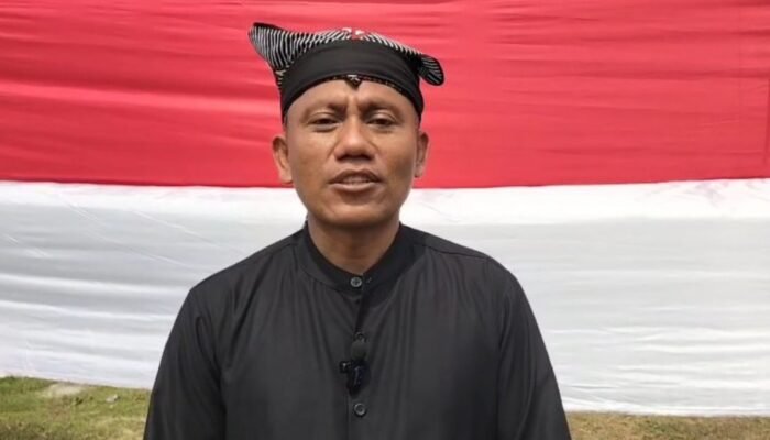 Kirab Merah Putih 80 Meter, Masyarakat Samin Bojonegoro Rayakan HUT RI ke-80 dengan Cara Unik