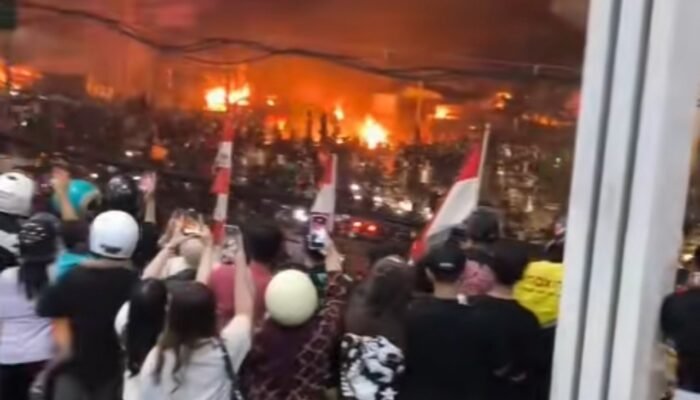 Tragedi Makassar: Gedung DPRD Dibakar Saat Kericuhan, 3 Orang Tewas 5 Luka