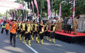 Kapolres AKBP Agus Dwi Suryanto Hadiri Lomba Gerak Jalan Tingkat SD/MI Se-Kecamatan Lamongan