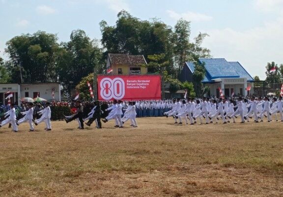 HUT RI ke-80 di Kedungadem: Paskibraka Sukses Jalankan Tugasnya