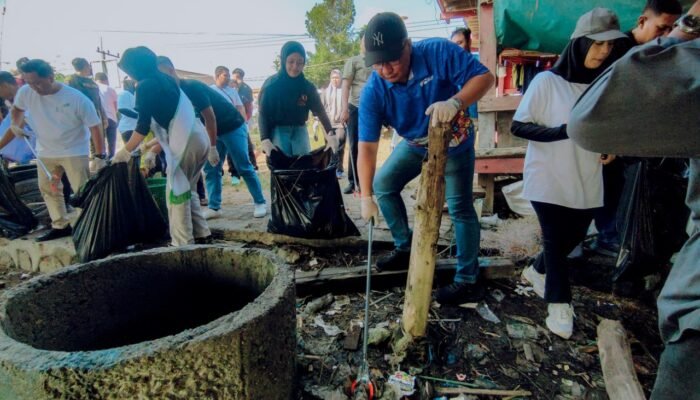 Gresik Siap Merdeka, 10.000 Bendera Dikibarkan, 640 Kg Sampah Disapu Bersih
