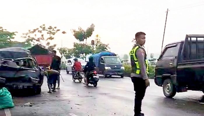 Kecelakaan Tunggal di Balen Bojonegoro, Carry Bermuatan Rempah Hantam Pohon