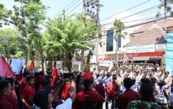 Polres Lamongan Amankan Aksi Damai Unjuk Rasa Mahasiswa IMM