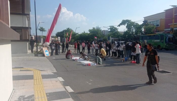 Demo di Bojonegoro, ABM Desak Militer Balik ke Barak hingga Potong Anggaran Polisi
