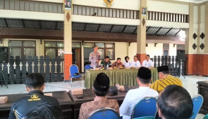 TNI Dan Masyarakat Bersatu Dukung Program SPPG 1 Di Ngimbang