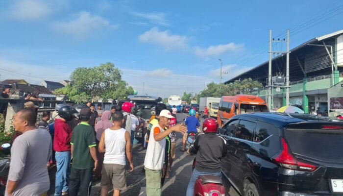 Kecelakaan Maut di Bojonegoro, Pelajar 15 Tahun Tewas Tabrakan dengan Elf