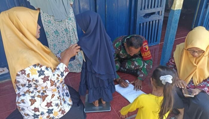 Kepedulian Babinsa Koramil Solokuro Dalam Pendampingan Posyandu