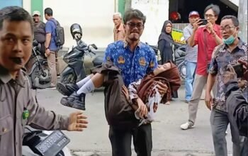Belasan Siswa SMAN 2 Lamongan Dilarikan Ke RSI Diduga Alami Keracunan