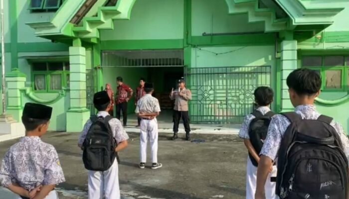 Polsek Kalitengah Edukasi Siswa MTS Sunan Drajat Bijak Bermedia Sosial, Hindari Anarkisme