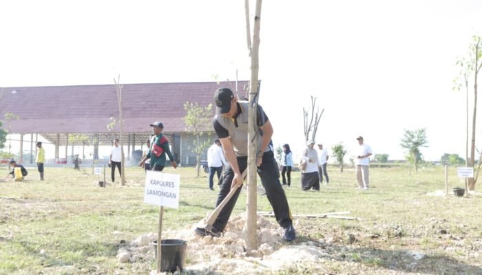 Semangat Hijau Lamongan Kapolres Dan Ribuan Warga Bersatu Dalam Aksi World Cleanup Day 2025