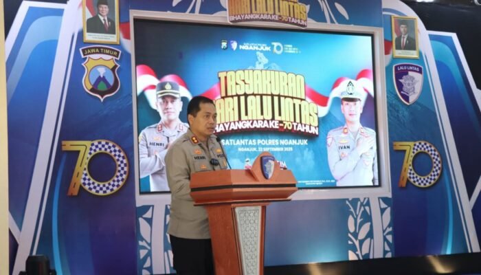 Kapolres Nganjuk Beri Hadiah Umroh untuk Polisi Lalu Lintas Berprestasi di Puncak HUT ke-70